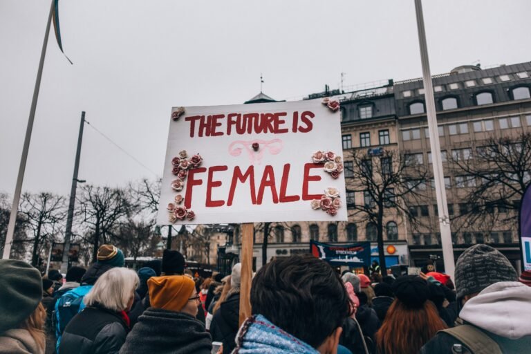 “Você é demais”: o peso de ser mulher superdotada no amor patriarcal​